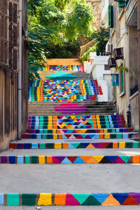 escalera de colores en líbano