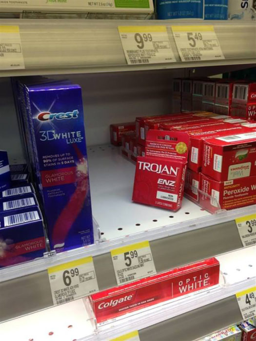 condones entre pasta de dientes
