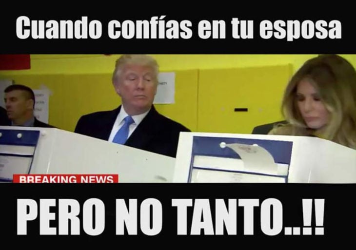 donald trump viendo como vota su esposa