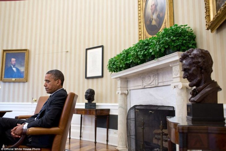 Obama con la pintura de Lincoln y el busto de George Washingtoniano 