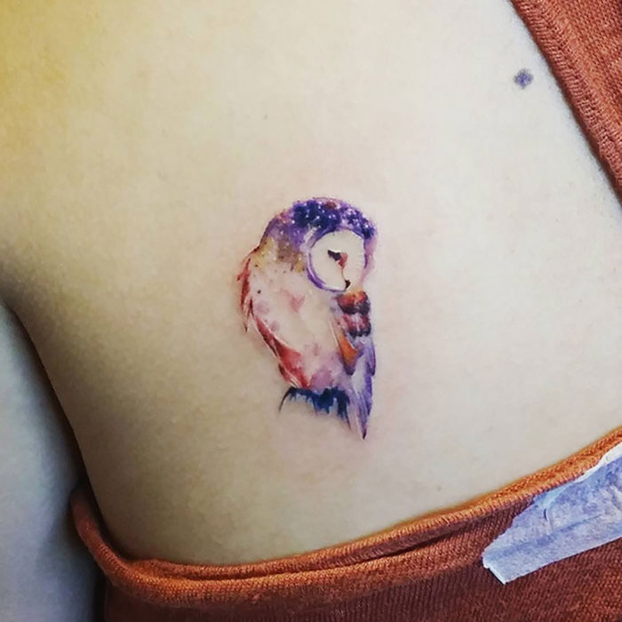 tatuaje de un pequeño búho 