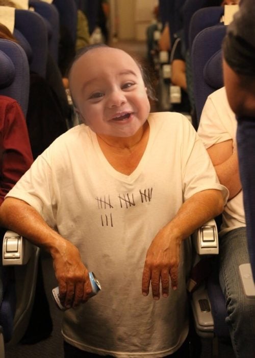 Photoshop cuerpo Danny DeVito y cara de bebé