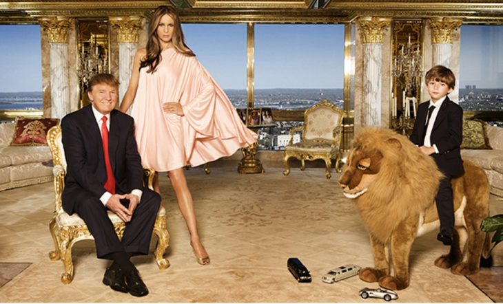 Donald y Melania Trump junto a su hijo