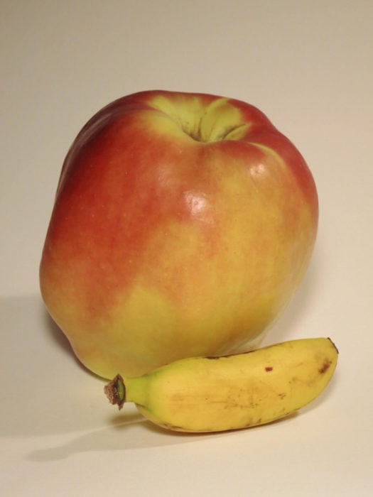 manzana gigante y plátano enano