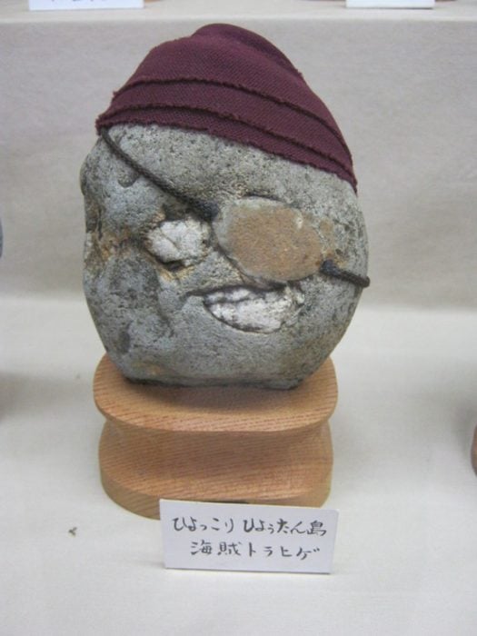 Piedra con un rostro que parece pirata