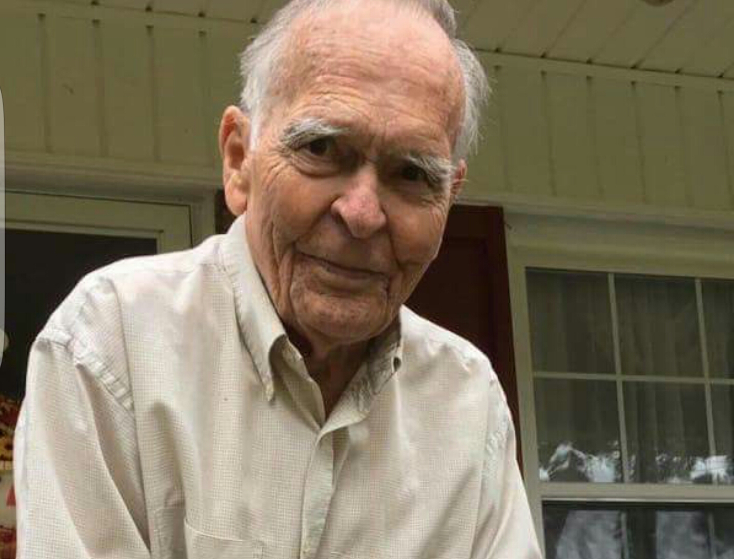 Старики и дети. Семья картинки для детей. Смеющийся старик. 47 лет папе. 78 лет отец.