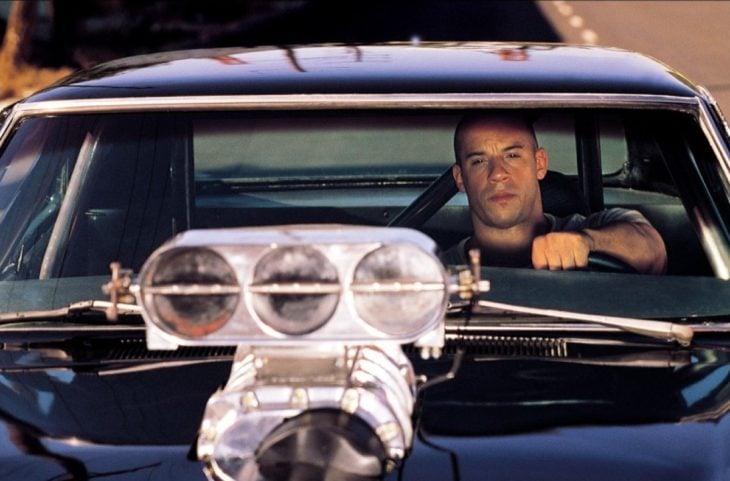 Toretto conduciendo su carro 