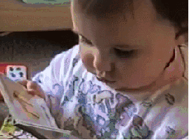 Gif bebé leyendo