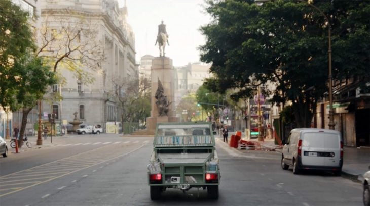 Tanque de libros en las calles de Buenos Aires, Argentina 