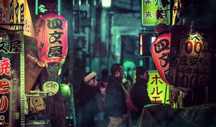 Un barrio de tokio apreciado por la noche 