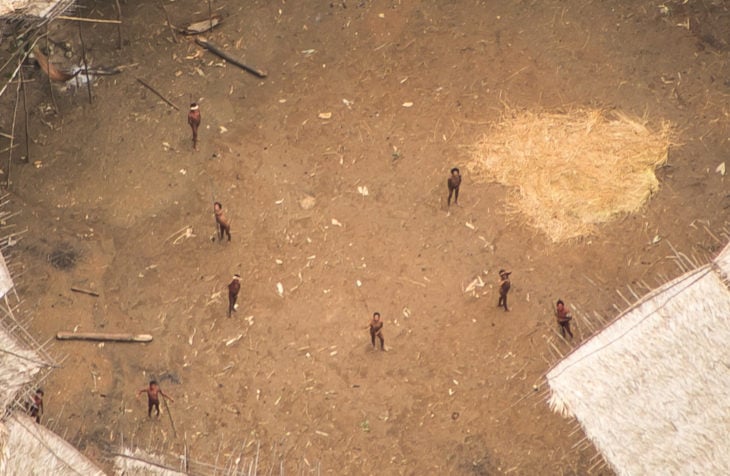 Foto aérea de tribu en Brasil