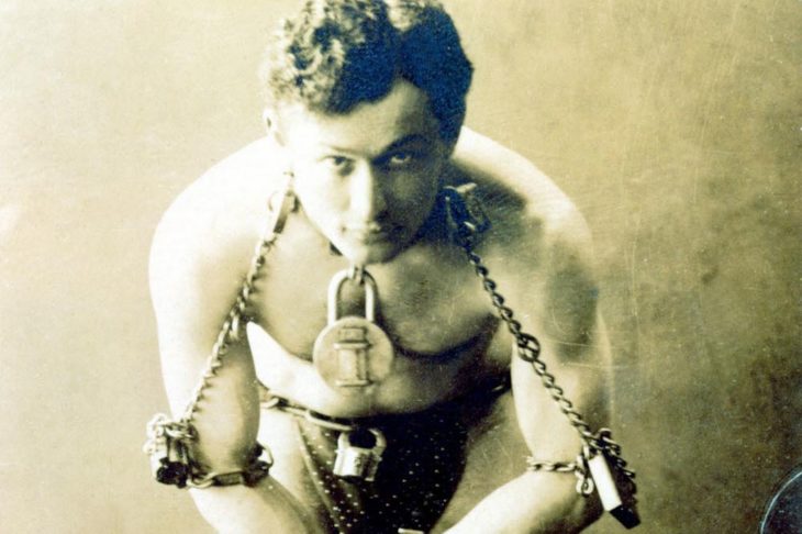 Harry Houdini fue un maestro del escapismo y el ilusionismo que murió de apendicitis 