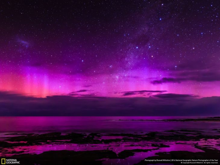 paisaje nocturno violeta