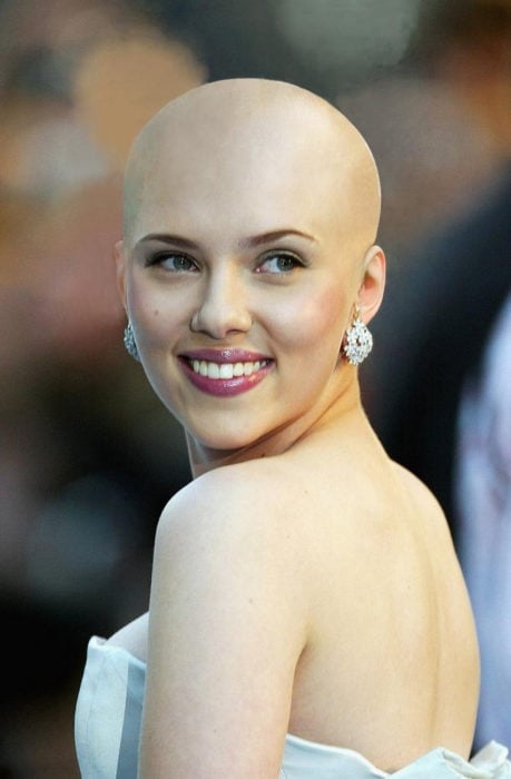 Scarlet Johansson calva