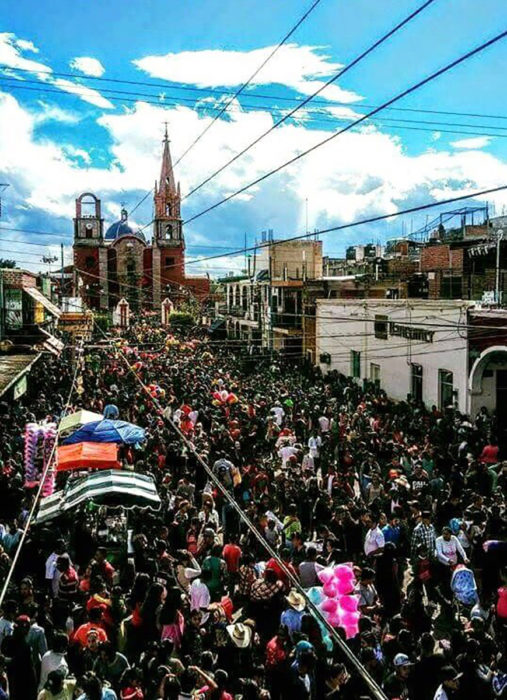 iglesia llena de gente