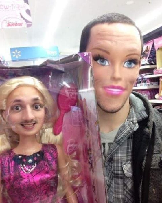 faceswap de hombre con muñeca barbie