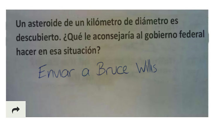 pregunta graciosa a examen, bruce willis