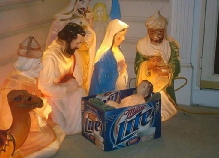 nacimiento, pesebre de Jesús es una caja de cerveza