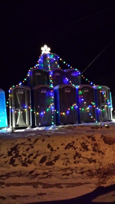 sanitarios móviles con luces navideñas