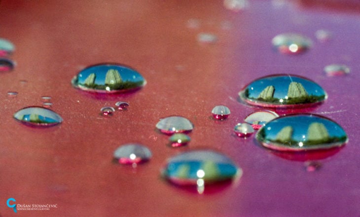 foto de ciudad tomada en gotas de agua