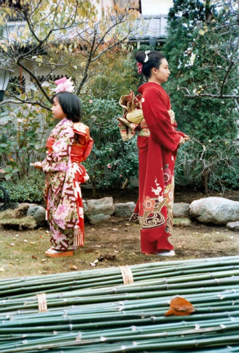 fotógrafa japonesa se edita en sus fotos de la infancia: japón 1979 a 2006