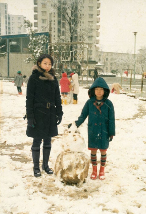 fotógrafa japonesa se edita en sus fotos de la infancia: japón 1980 a 2009