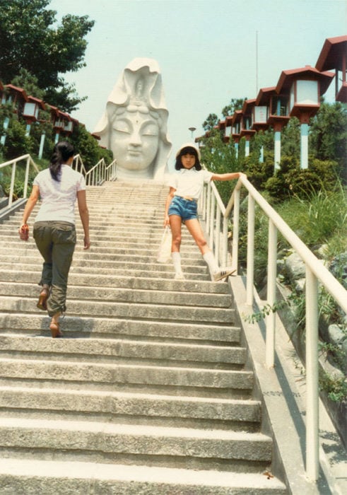 fotógrafa japonesa se edita en sus fotos de la infancia: japón 1981 a 2006