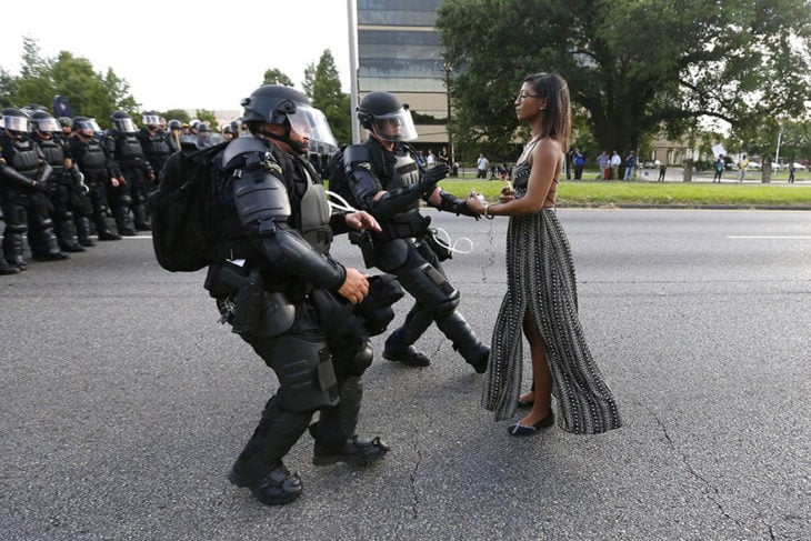  Manifestante Leshia Evans es arrestada