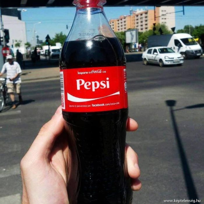 cocacola con etiqueta de pepsi