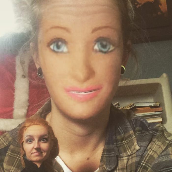 faceswap de mujer con muñeca barbie