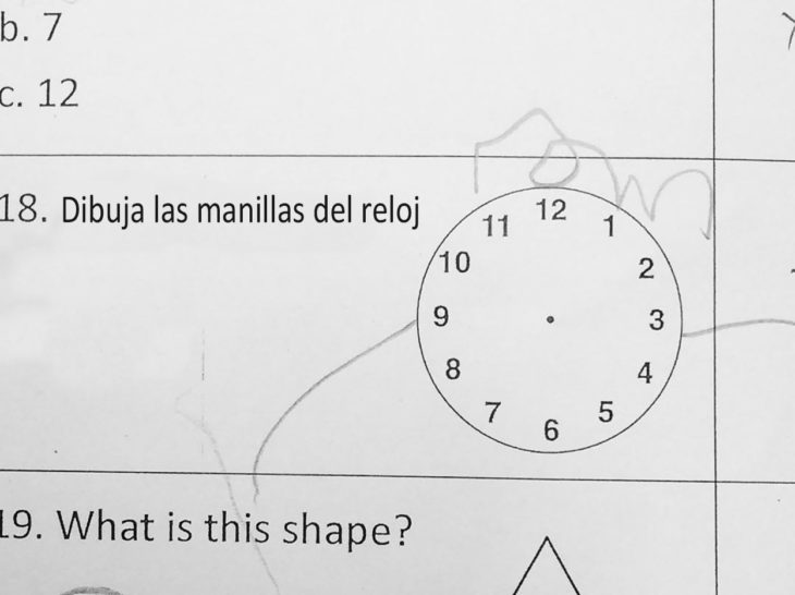 reloj con manillas dibujadas