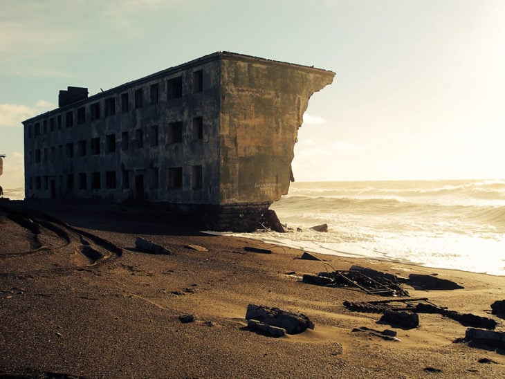 pueblo pesquero abandonado en rusia