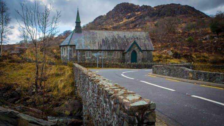 iglesia abandonada en irlanda