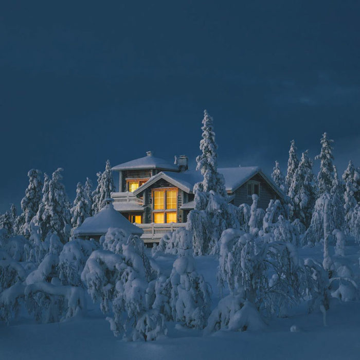 Casa en medio de la nieve