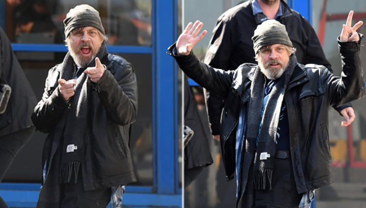 Mark Hamill hace pose divertida para los paparazzi