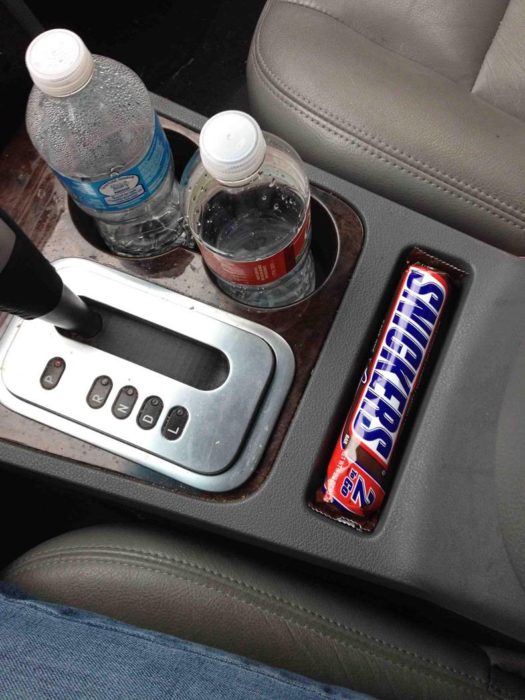chocolate acomodado perfectamente en la bandeja del carro