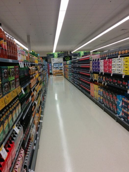 impecable pasillo de supermercado 