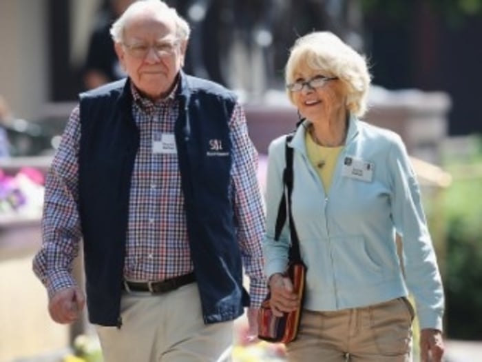 Warren Buffett y Astrid Menks
