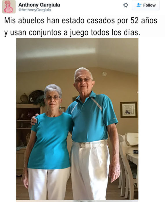 abuelos con conjunto de ropa combinado