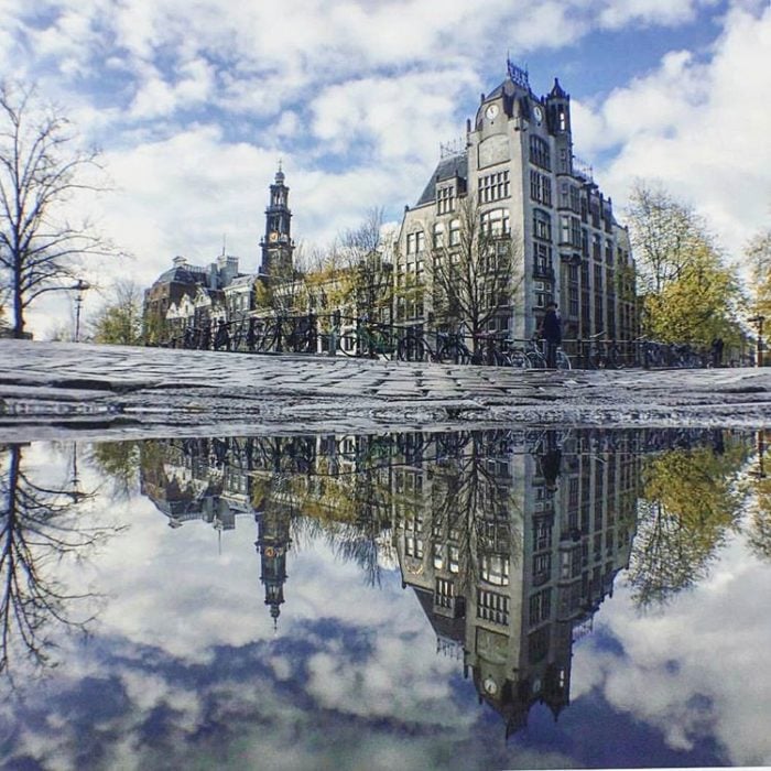 castillo en un lago