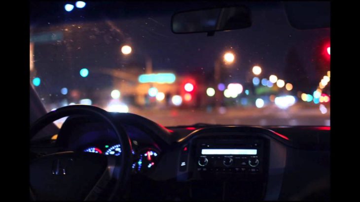 conduciendo de noche 