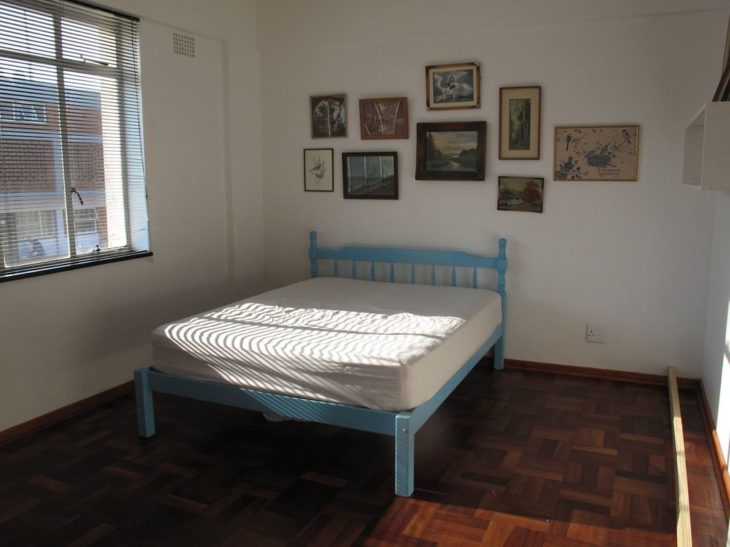 dormitorio pequeño, sin espacio