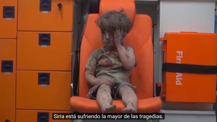 niños sirio que ha perdido a su familia en un bombardeo