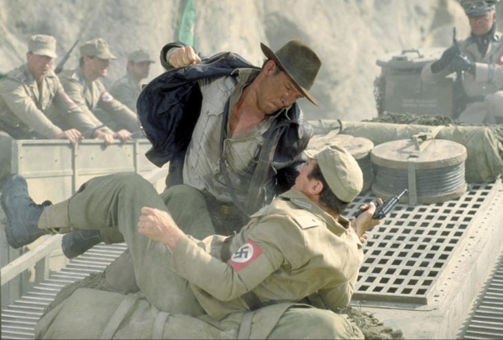 indiana jones pelea con un soldado nazi