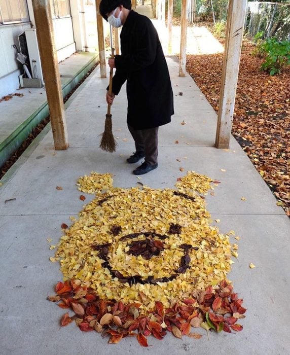 arte con hojas secas en japón 