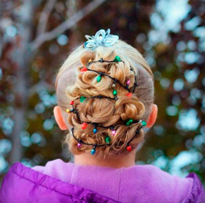 peinado en forma de árbol navideño 