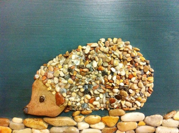 arte hecho con piedras de playa