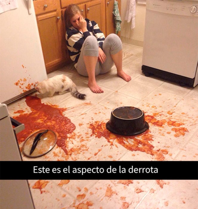 mujer vencida por la comida 