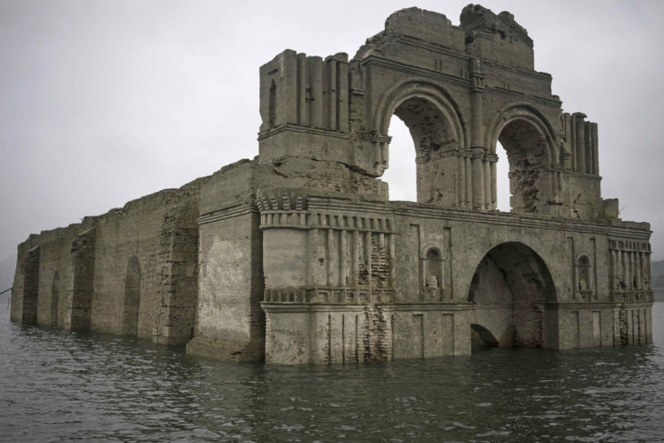 templo de santiago sumergido en agua