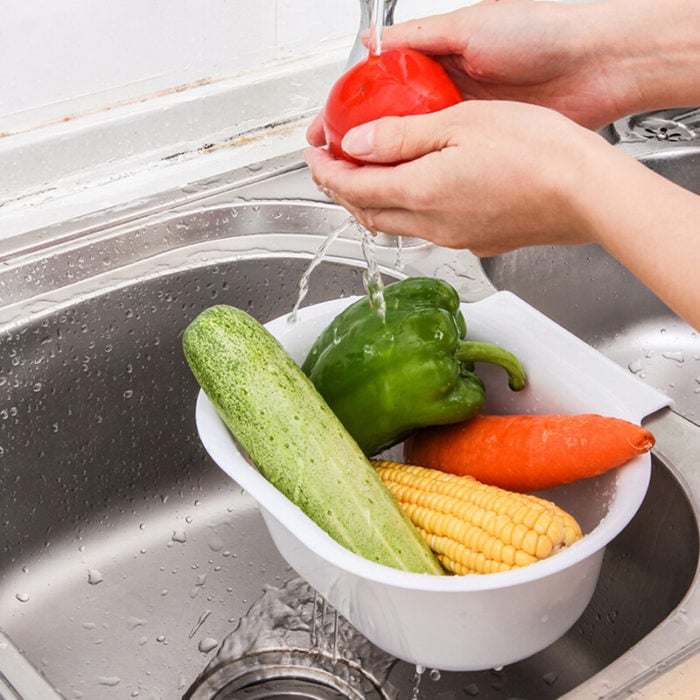 lavando las verduras